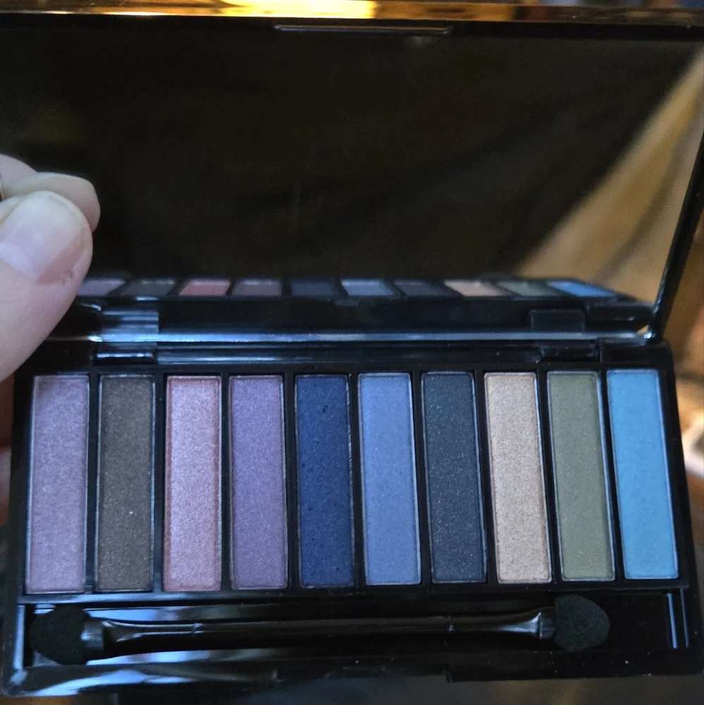 Avon luxe clutch eyeshadow 10 color collection NEW in box - Picture 3 of 4